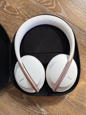 Bose Wireless Over-Ear Headphones in White and Rose Gold